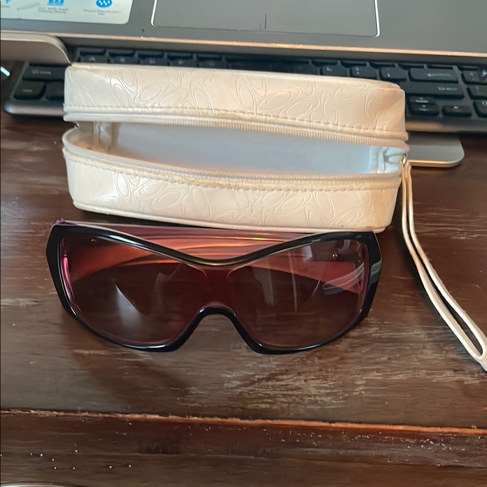 Oakley Riddle 05-910 Black Gradient pink suede Sunglasses with white logo Case